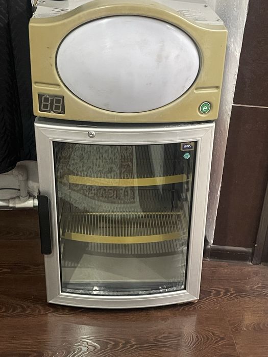 Продам холодильник витринный