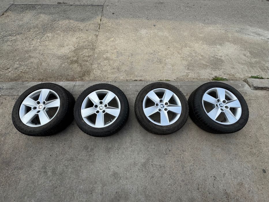 Оригинални 16 цола джанти Skoda 205/55/16 с гуми Dunlop