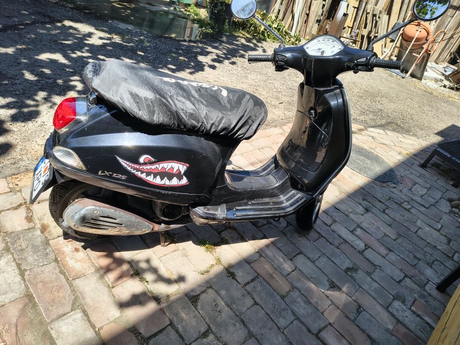 Scuter Vespa LX 125