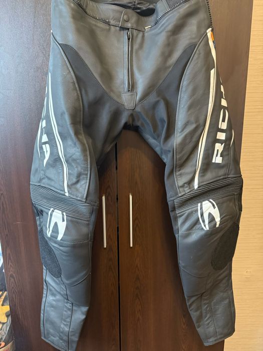 Неразличен от НОВ Кожен Мото екип  Richa