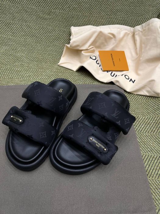 Papuci Louis Vuitton