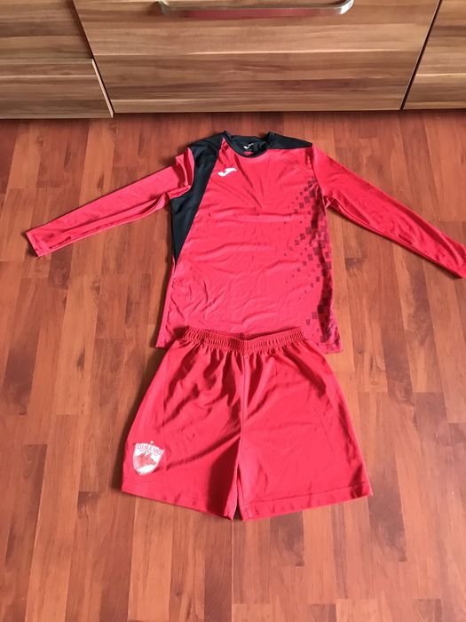 Echipament fotbal Dinamo din trei piese marimea S