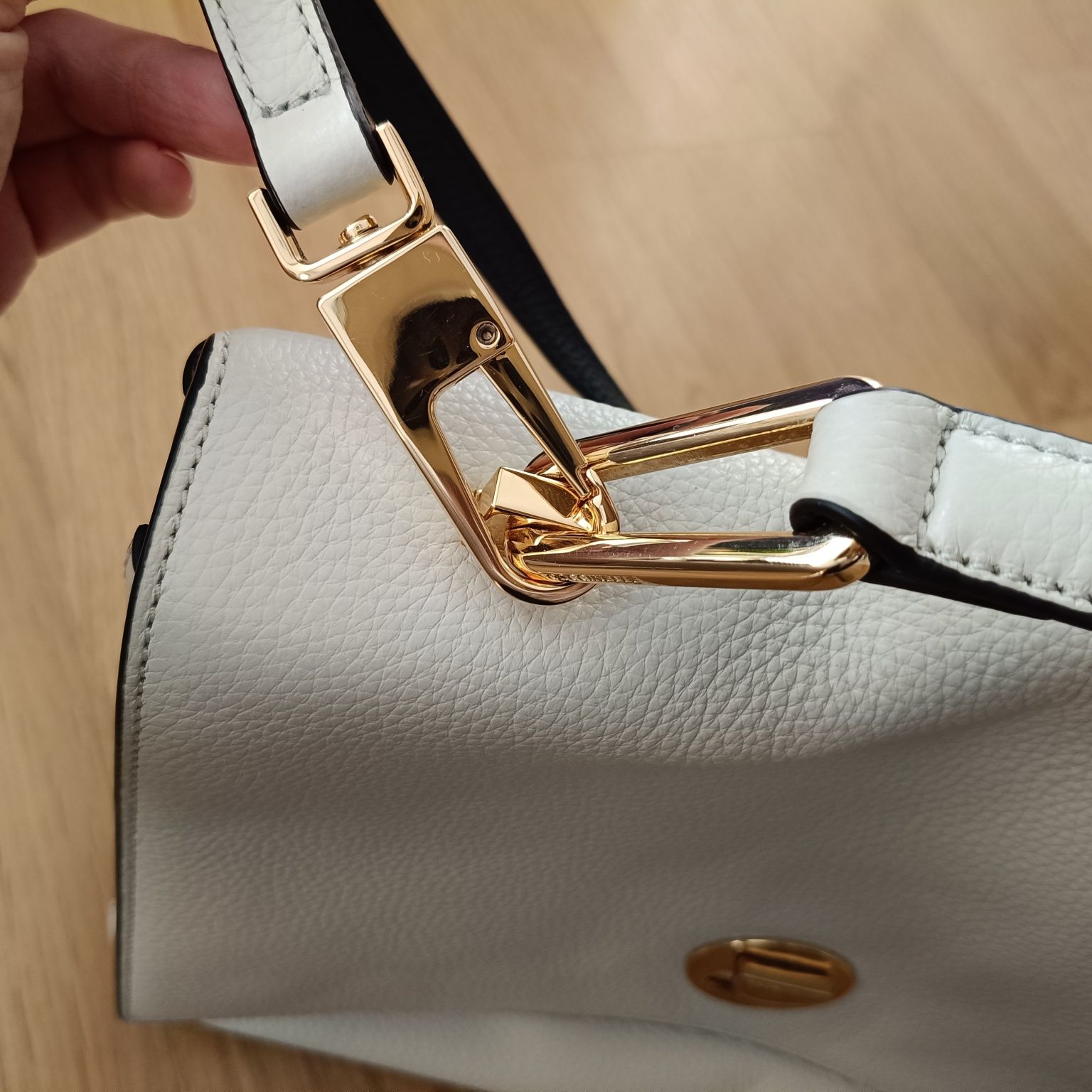 Оригинална кожена чанта Coccinelle Нова