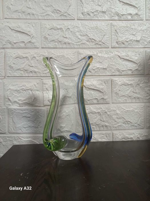 Продавам декоративни статуи, вази и фигури – без забележки