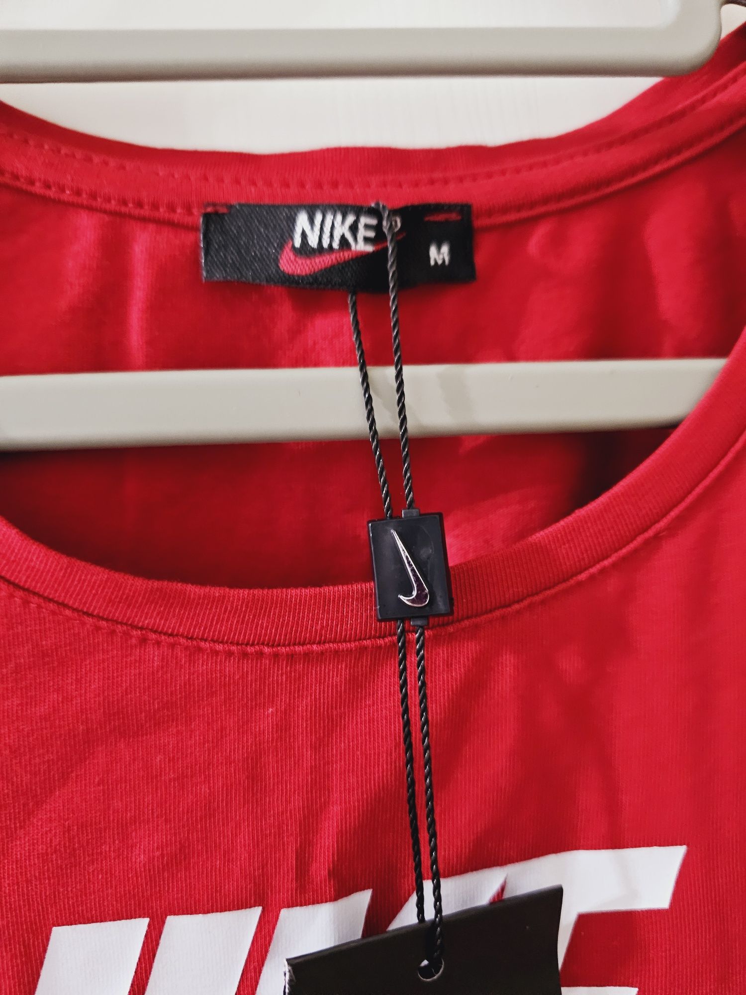 Tricou Nike nou cu eticheta