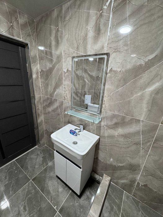 улица Иззат 3/1/7, кирпич новостройка с ремонтом, ориентир Водоканал