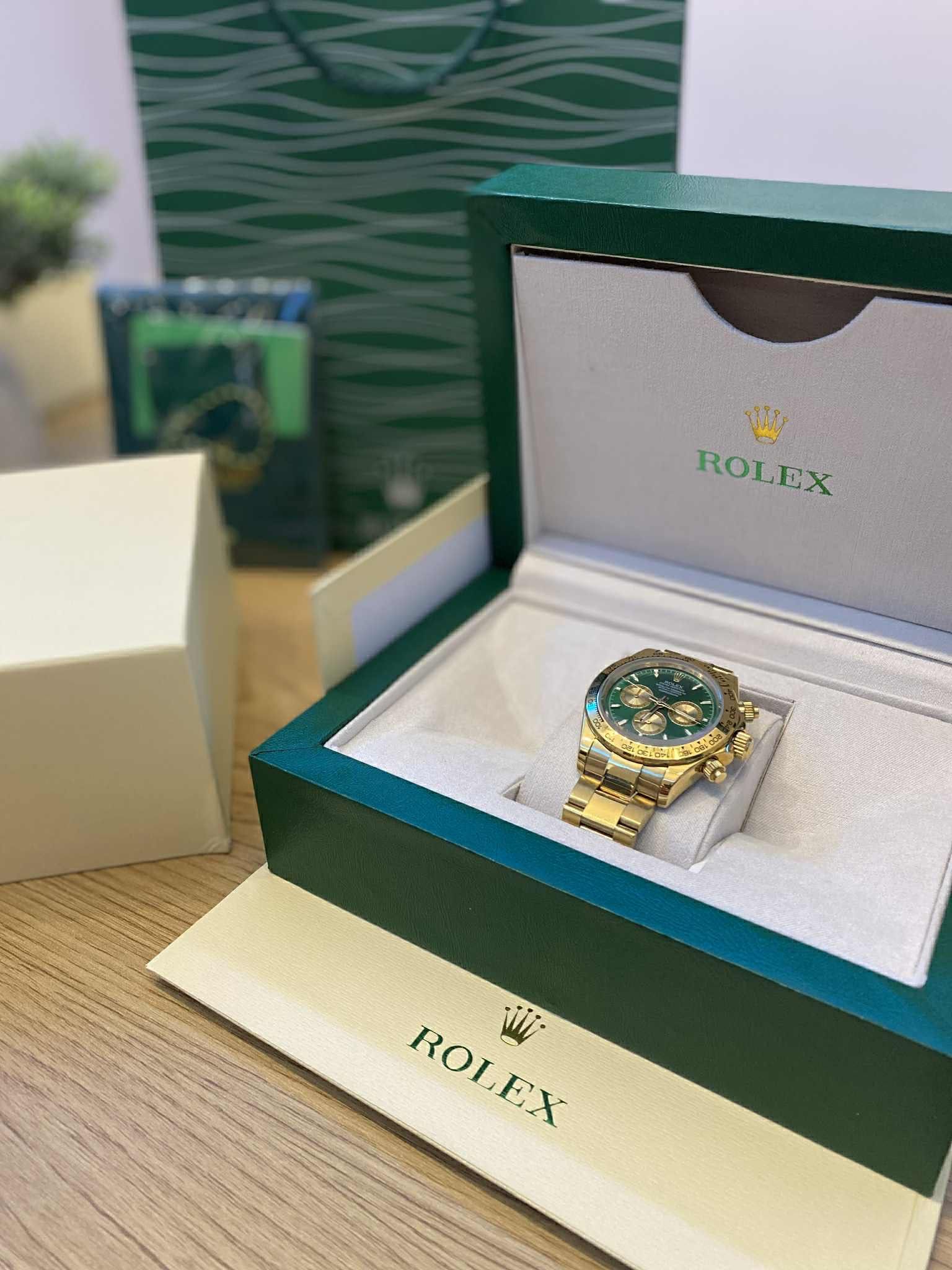 Часовник Rolex
Японски Автоматичен механизъм