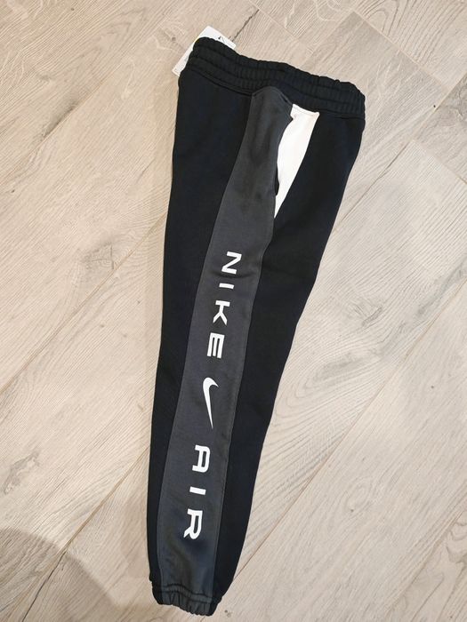 Nike долнище ново!!