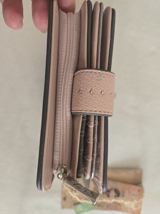 Ново портомоне анеке с монетник и картодържателл