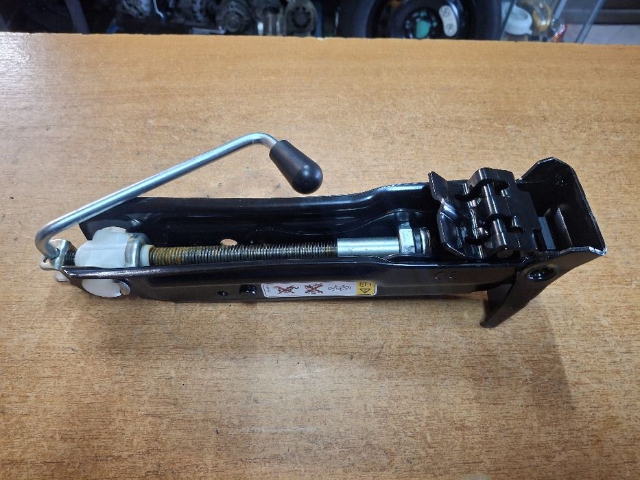 Cric  Mini Cooper R50 R55 R56 F55 F56 original