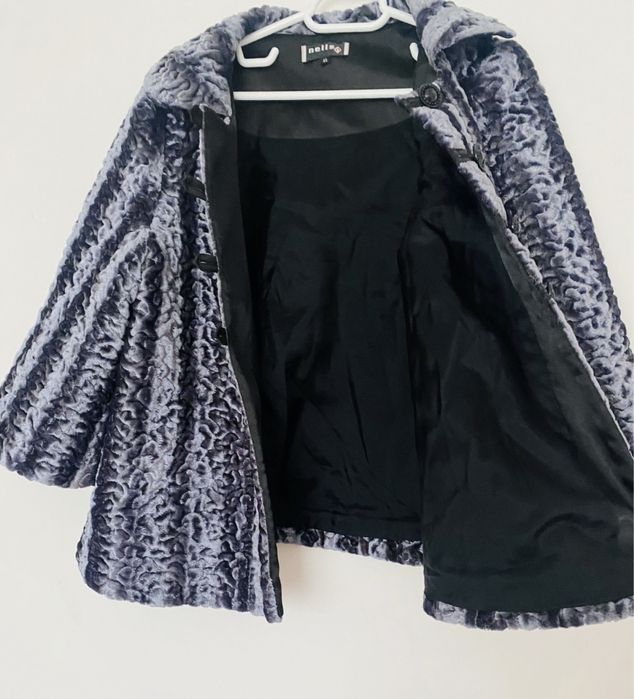 Haină damă-tip capă- nr. 40, model special tip blăniță.