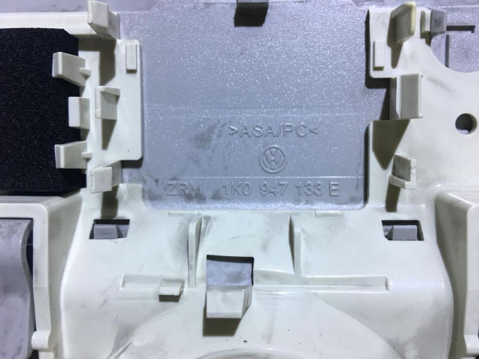 Plafoniera Lumini VW Passat B6 2005 - 2010 COD : 1K0 947 105 / 1K0947133E / 1K0947105