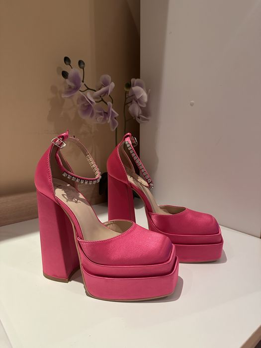 Розови обувки с ток