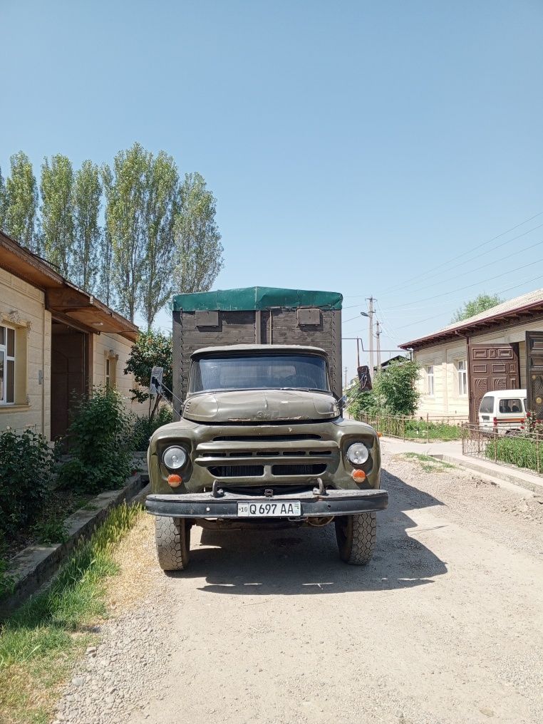 ЗИЛ 130 сотилади.