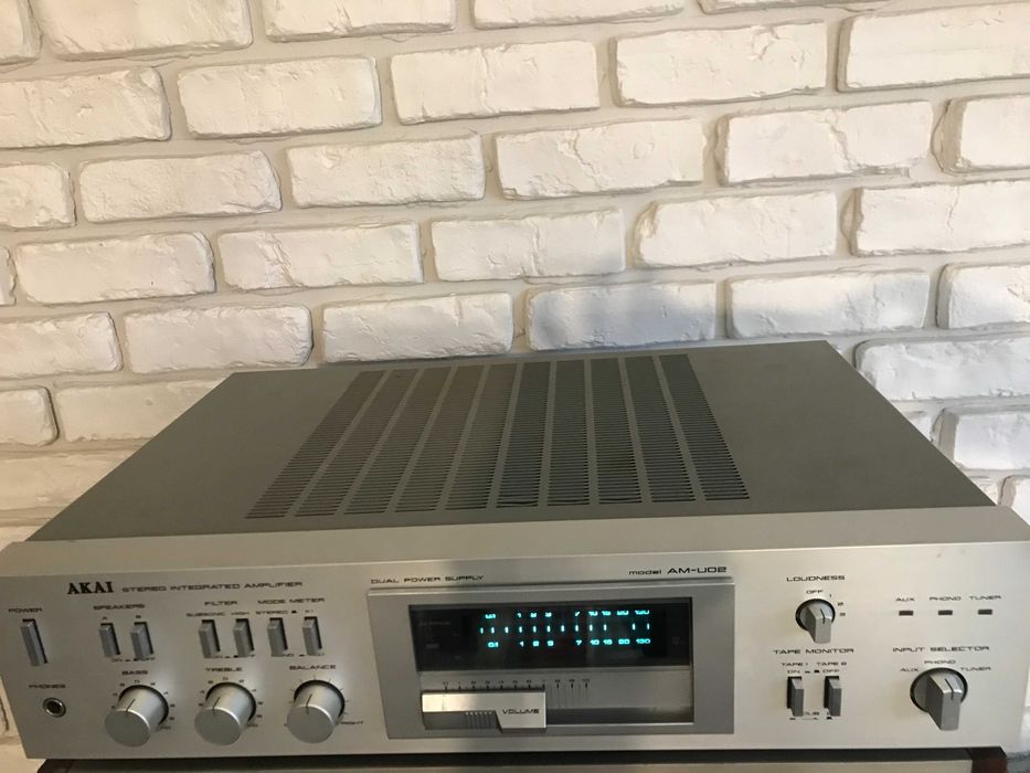 Akai AM-U02 silver amplificator
