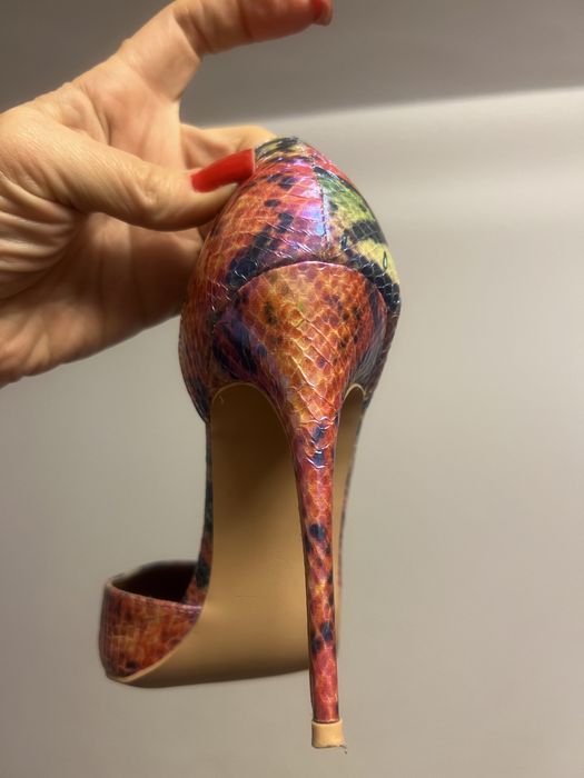 Pantofi stiletto