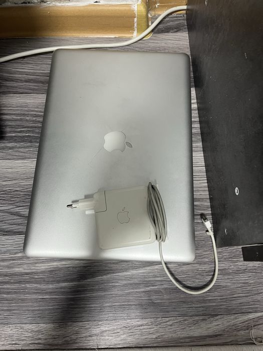 Продам macbook pro на запчасти