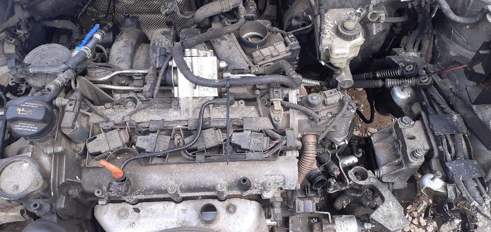 Vând motor vw golf 5 1.6 fsi plus cutie în 6 trepte .