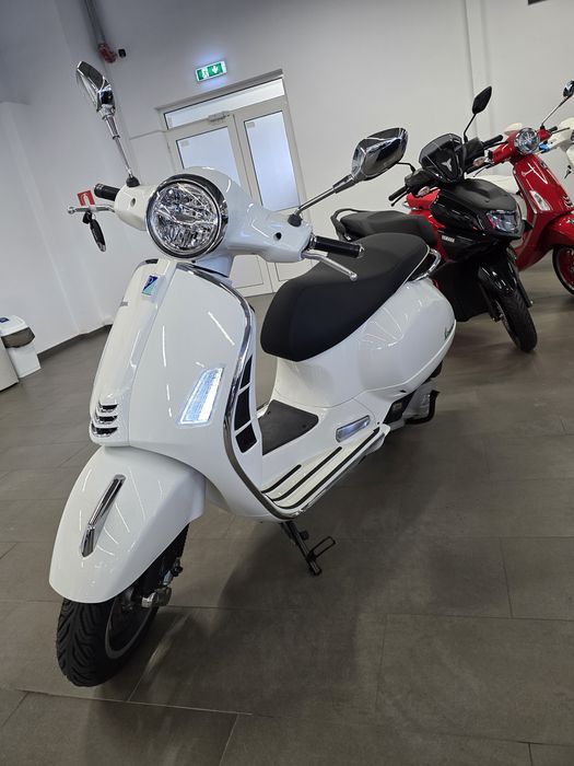 Piaggio Vespa GTS Super 125cc