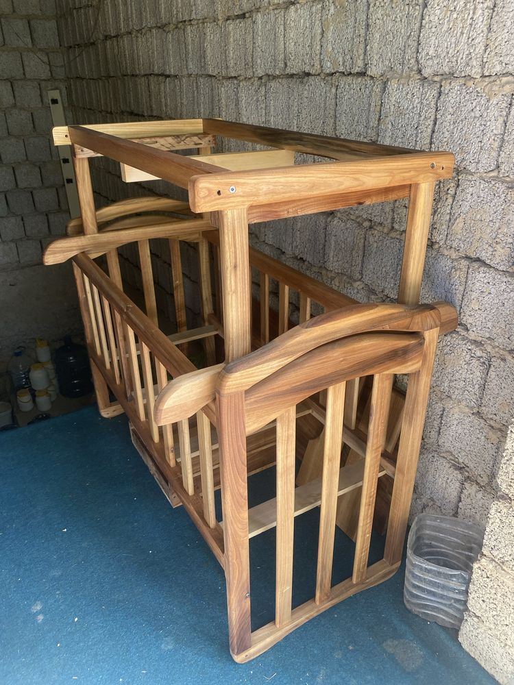 Детская кровать из натуральной древесины (сосна,орех)