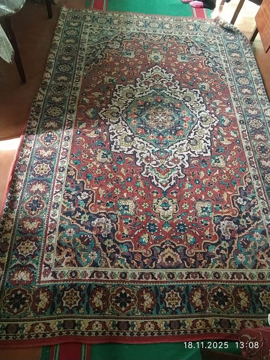 Продам ковёр и дорожки.