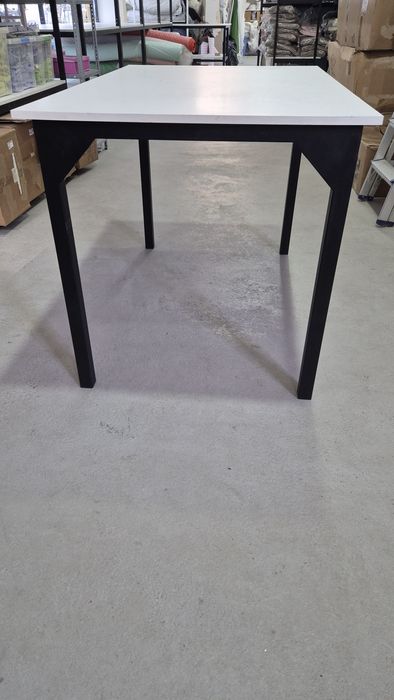 Стол. Обеденный стол, офисный стол.