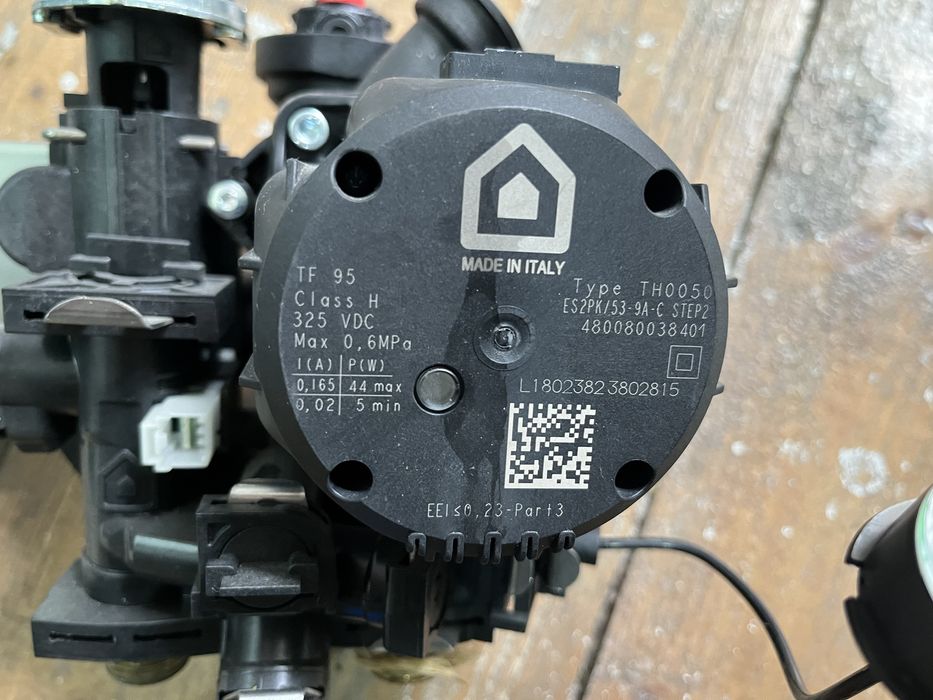 Pompa recirculare centrala Ariston genius one