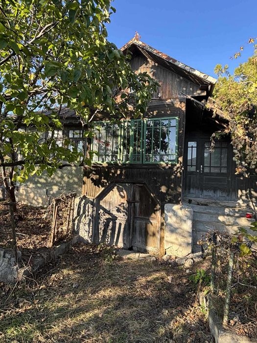 Casă de vanzare la 45 min de Bucuresti - Refugiu în inima viilor