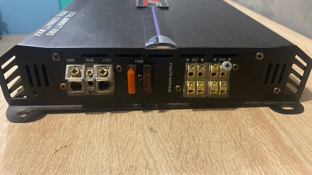 Бас каса Alpine с усилвател