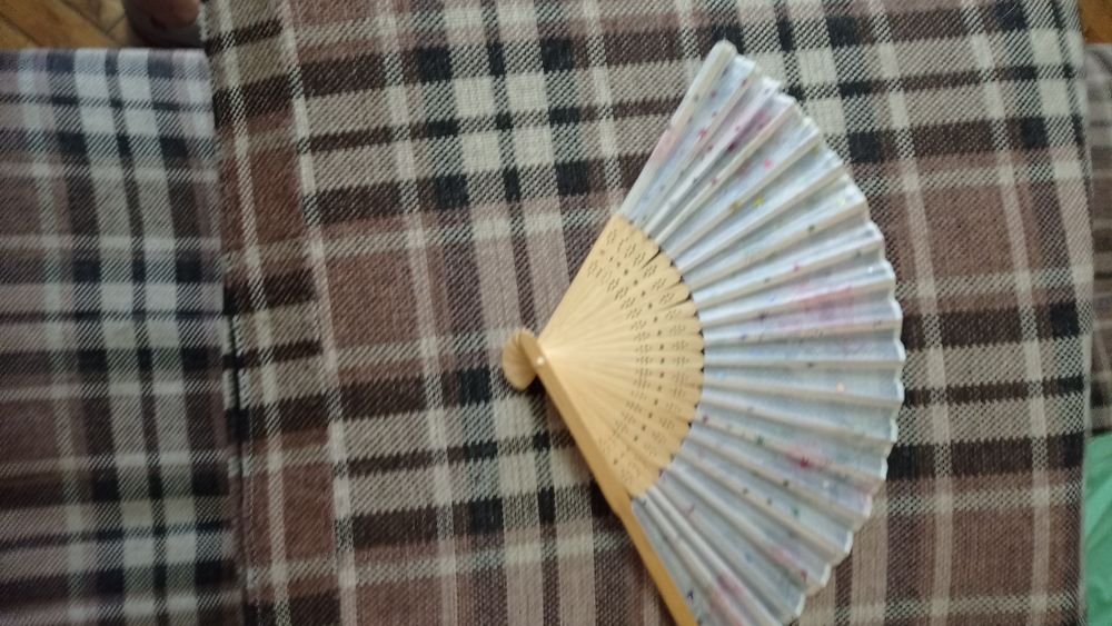 Продаю веер,очень лёгкий .