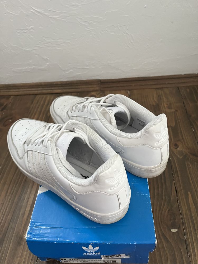 Adidas бели кецове