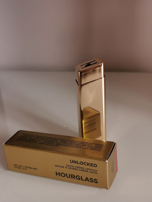 Hourglass Unlocked Satin Creme