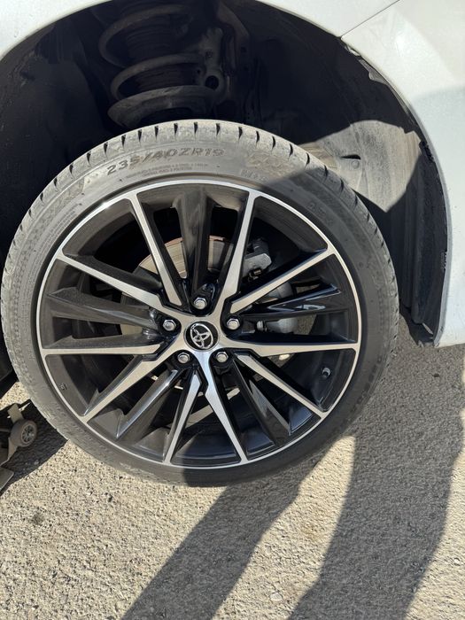 Продам диски с новыми шинами 235/40/19