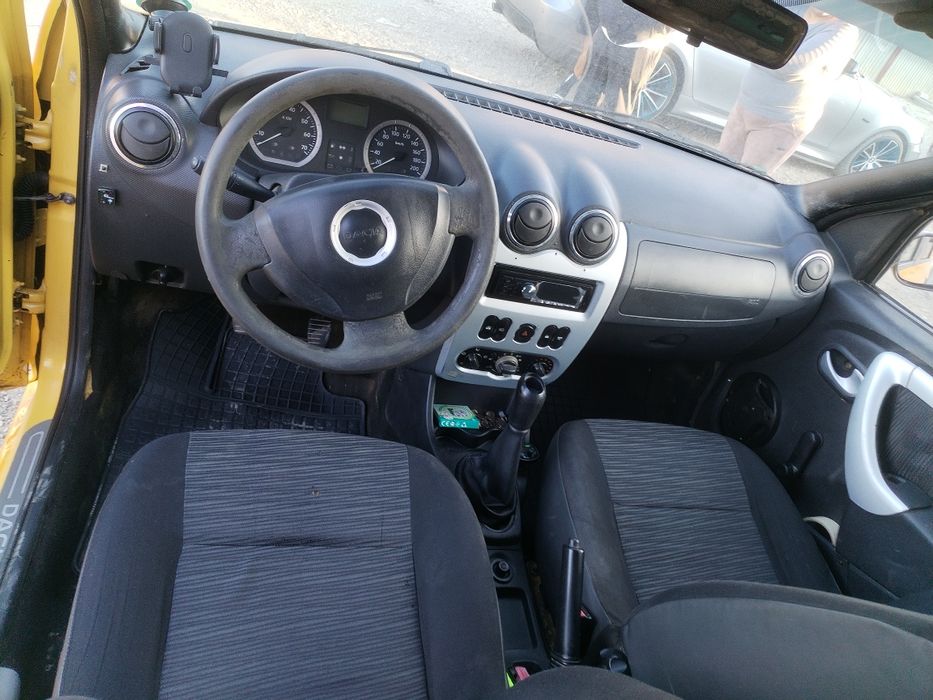 Vând Dacia Logan