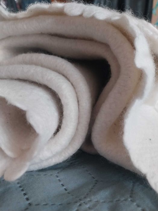 Вълнено бяло одеало