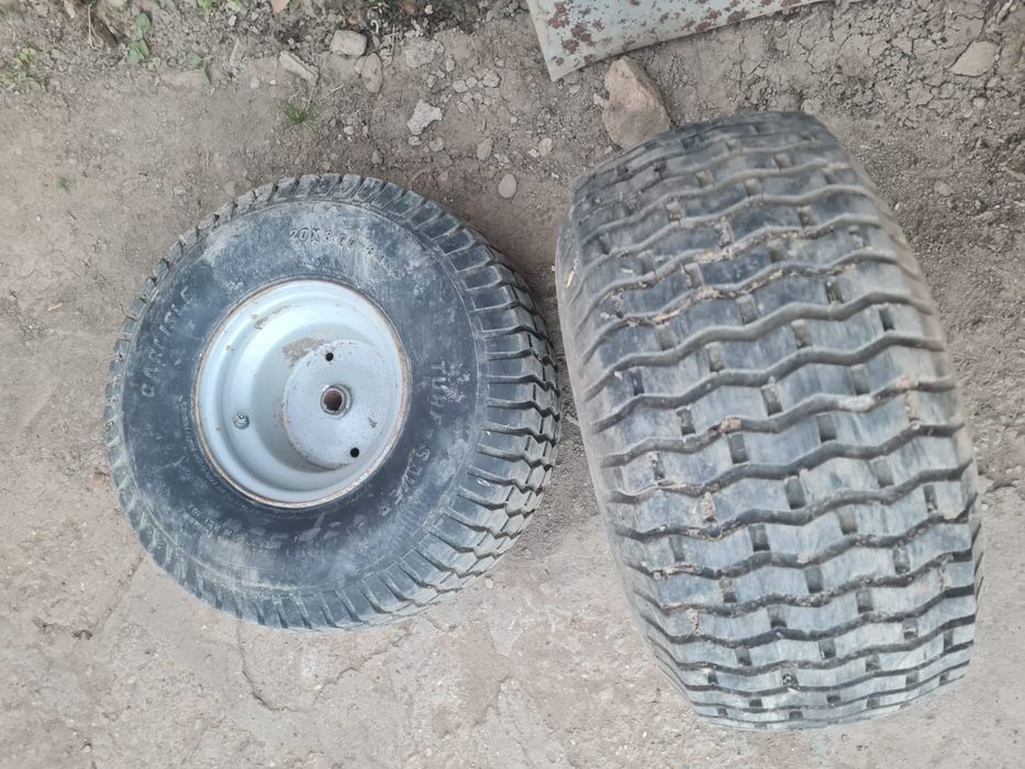 Roti spate tractoras gazon 
Dimensiune 20.00 x 8 x 8
Se potrivește pe