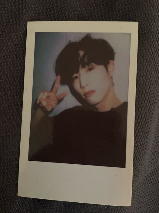 Полароид айдола с группы,покупала за 1000,отдам меньше.Дефектов нету.