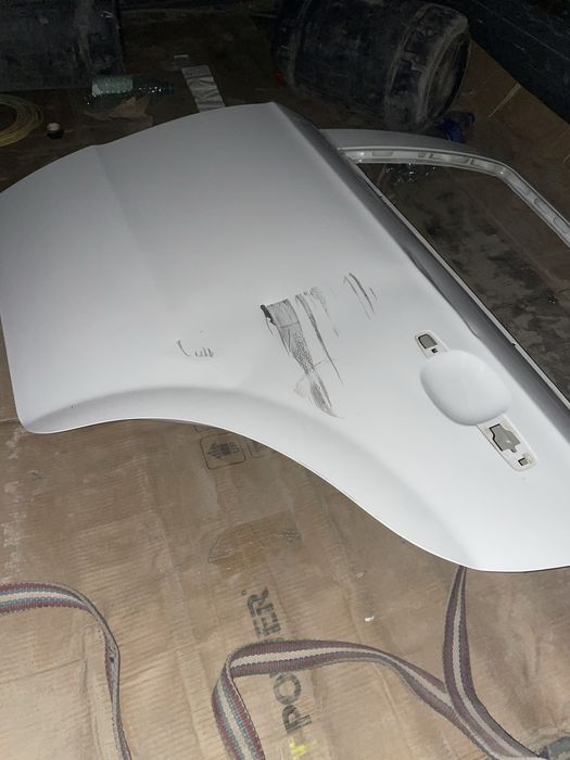 Nexia 3 ong taraf orqa eshigi sotiladi b/u ufar yoq