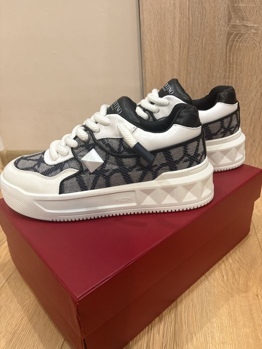 Обувки Valentino