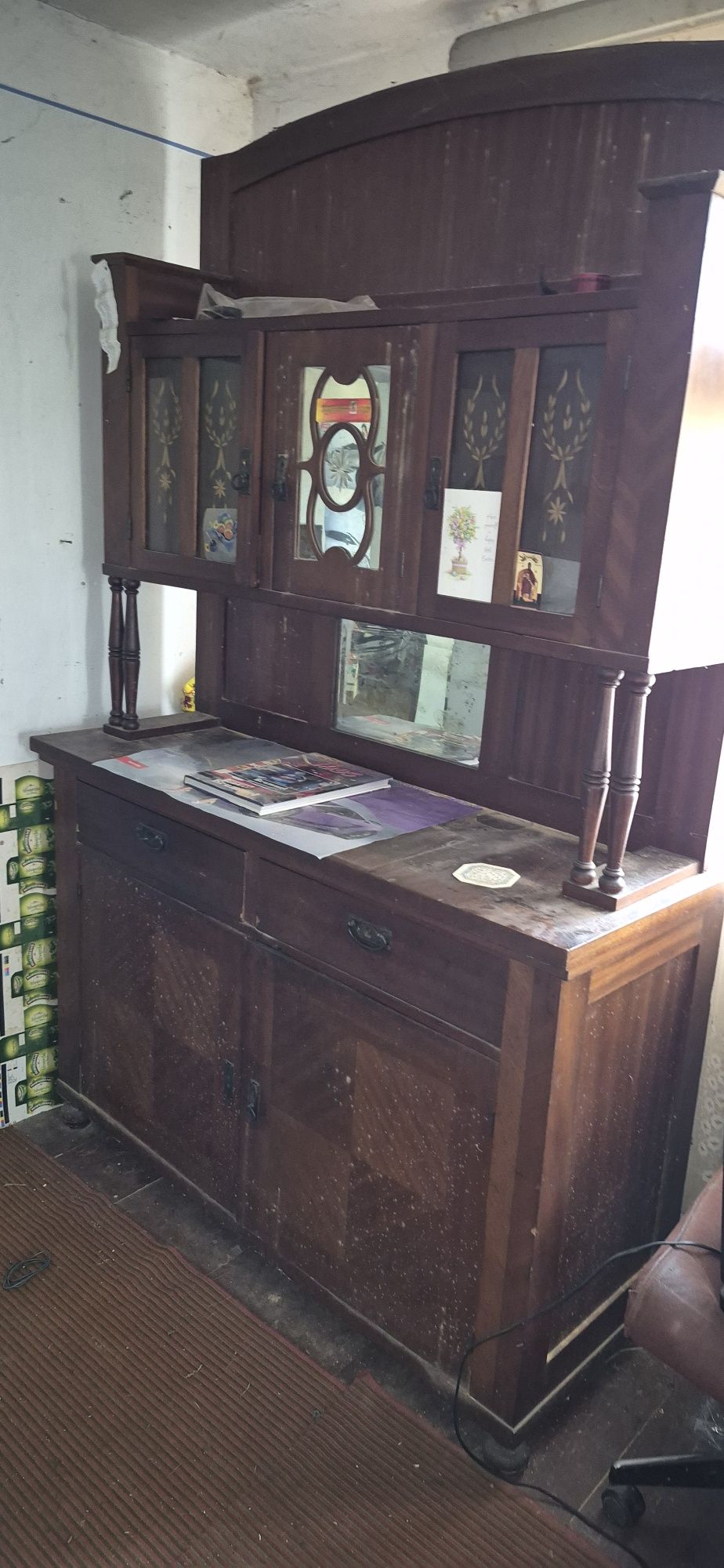 Vând mobila clasică dulap Credence,cuier Lambrini1925,noptiere etc