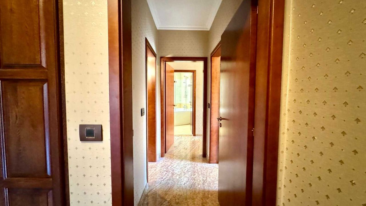 Продава се Тристаен апартамент в София, Витоша - 142 кв.м за 3200 €/кв.м - Снимка #5