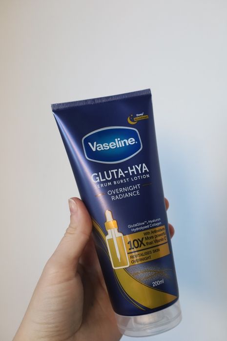 Cremă de corp Vaseline Gluta Hya