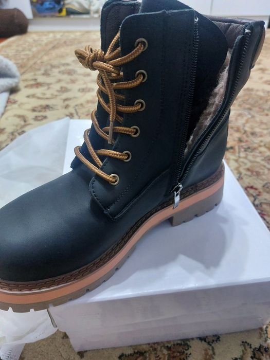 Полусапожки. 2 пары. 38 размер.