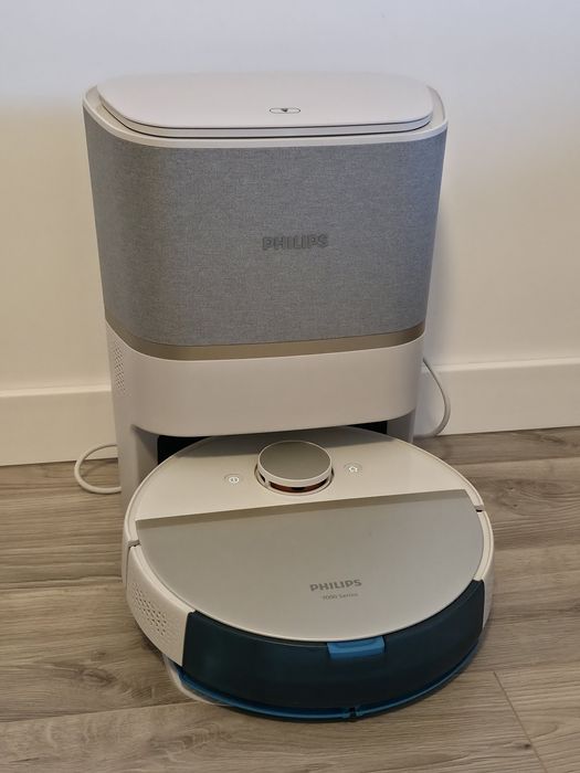 Aspirator robot PHILIPS Seria 7000 Aqua HomeRun XU7100/02