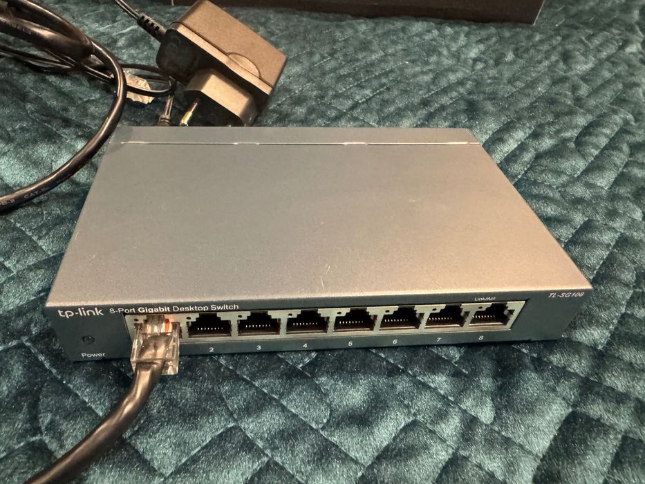 Switch 8 porturi TP-Link TL-SG108, 4000 MAC, 16 Gbps