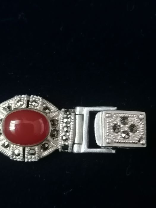 Сребърна гривна с полукъпоценни  камъни корнеол