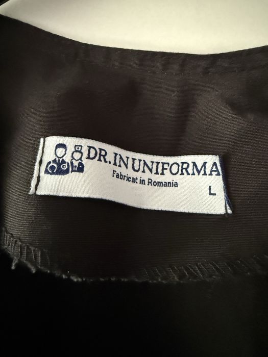 Vand costum nou pentru diferite activitati care necesita uniforma