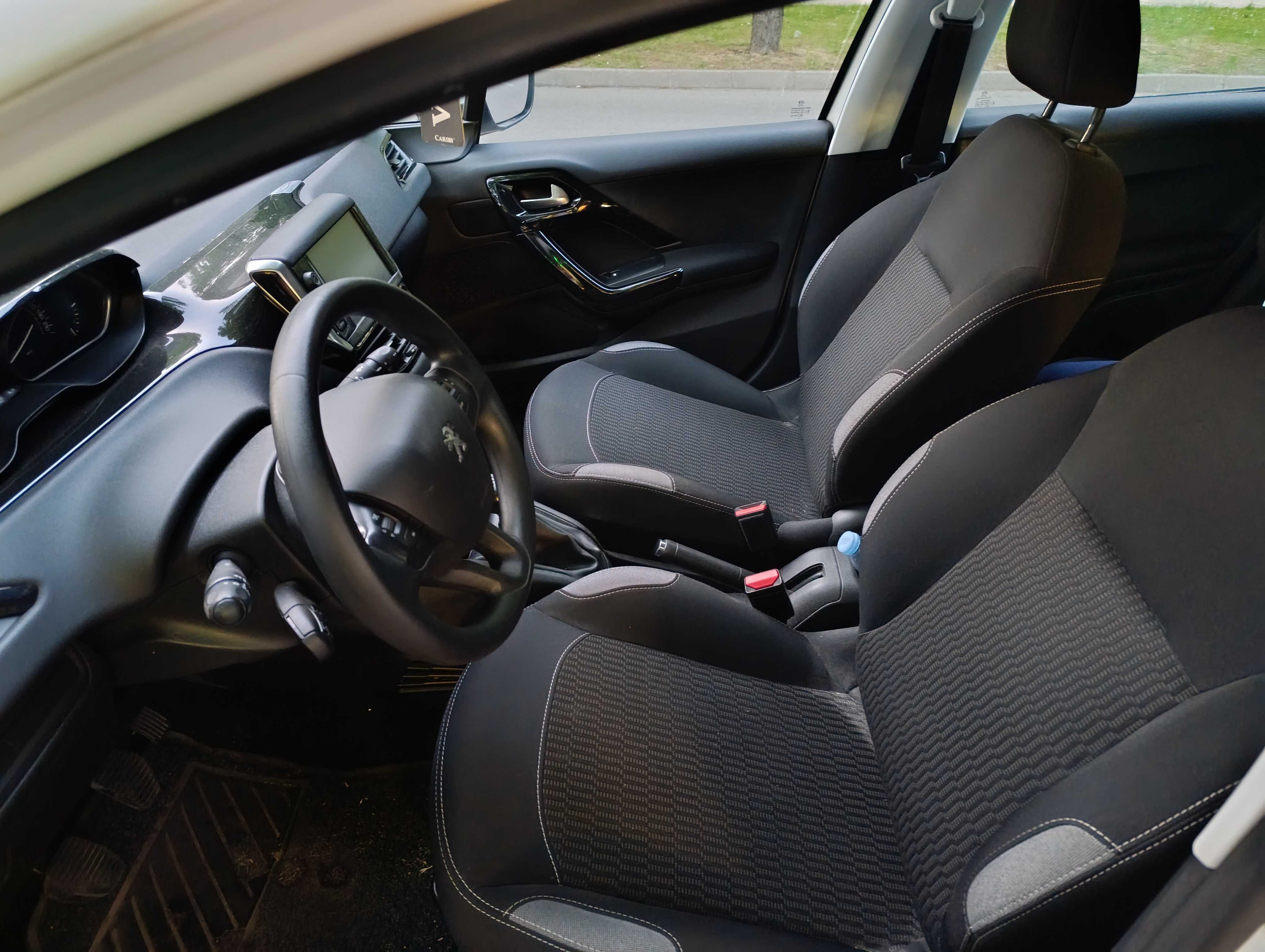 Peugeot 208, 136000 км, в отлично състояние