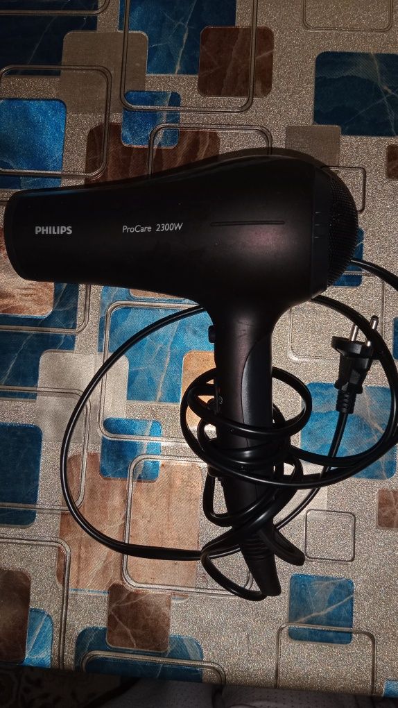 Vând Uscător de păr PHILIPS PRO 2300w