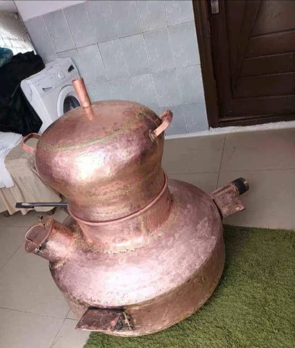 Vând cazan de făcut țuică din cupru alimentar